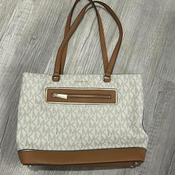 Michael Kors Purse - Picture 1 of 2